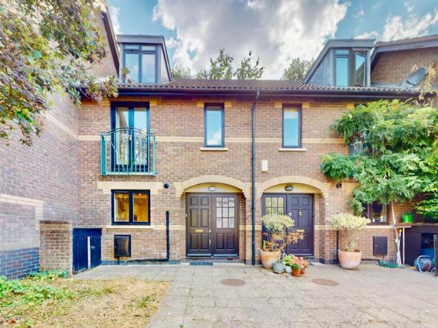 Ridgeway Gardens, London N6 3 bed house to rent £3,500 pcm £808 pw