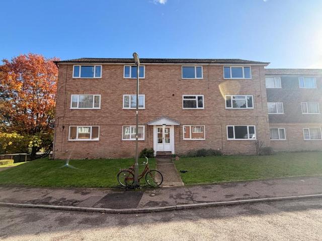 Ridgeway Road, Redhill 2 bed apartment to rent £1,550 pcm £358 pw