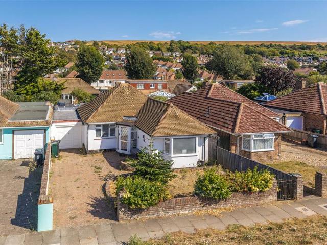 Ridgewood Avenue, Saltdean 2 bed detached bungalow to rent £1,800 pcm £415 pw