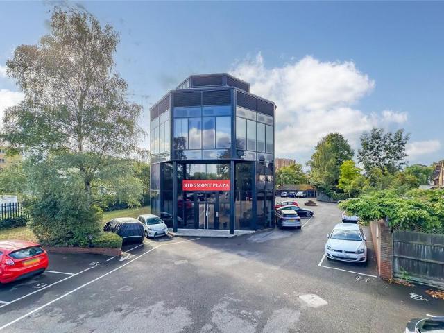 Ridgmont Plaza, 36 Ridgmont Road, St. 1 bed penthouse to rent £1,650 pcm £381 pw
