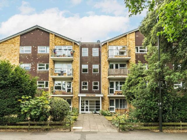 Ridgway, London SW19 3 bed flat to rent £3,195 pcm £737 pw