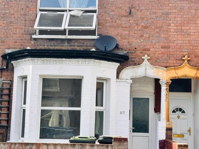 Ridgway Road, Luton, Bedfordshire LU2, 3 bed terraced house to rent, £1,600 pcm | PrimeLocation