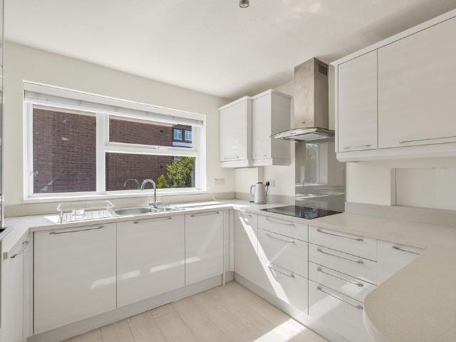 Ridgway, SW19 3 bed flat to rent £3,250 pcm £750 pw