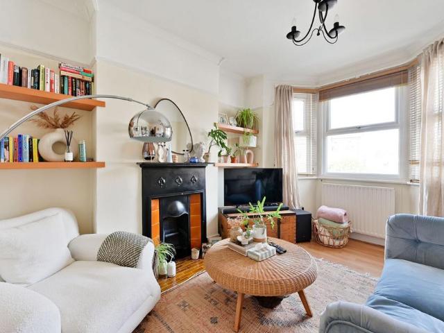 Ridley Road, Wimbledon, London, SW19 2 bed flat to rent £2,250 pcm £519 pw