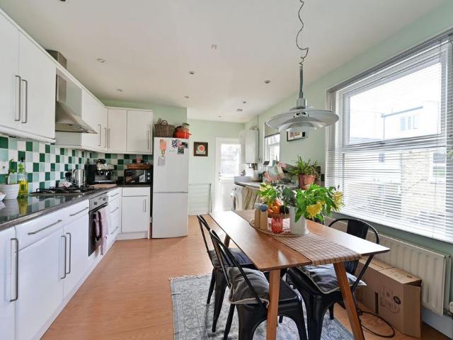 Ridley Road, Wimbledon, London, SW19 2 bed flat to rent £2,250 pcm £519 pw