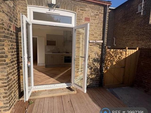 Ridley Road, London, NW10 2 bed flat to rent £2,350 pcm £542 pw