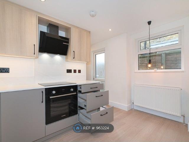 Ridley Road, London SW19, 1 bed flat to rent, £2,250 pcm | PrimeLocation