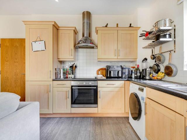 RIDLEY ROAD, SOUTH WIMBLEDON, SW19 2 bed apartment to rent £1,803 pcm £416 pw