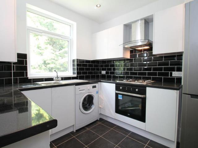 Ridsdale Road, London, SE20 2 bed flat to rent £1,650 pcm £381 pw
