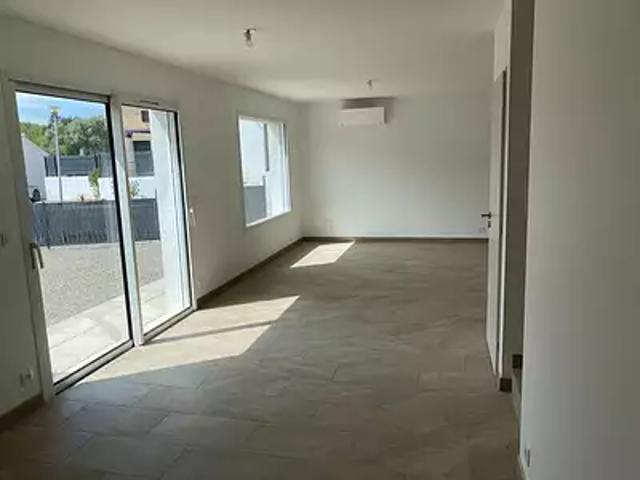 Riez 04500 Location maison 4 pièces t4 jardin terrasse