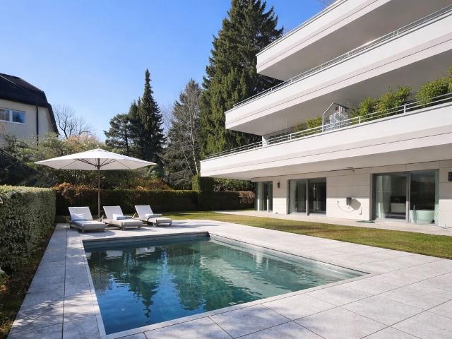 RIEDENBURG | Exklusive Gartenresidenz mit Pool, 700 m² Garten und 3 TG Plätzen