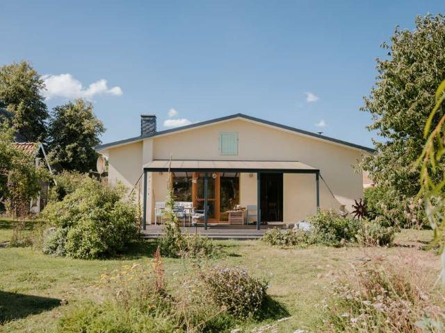 Rieps: Großes Endreihenhaus mit Bungalow Gefühl: Leben, wo die Wiese beginnt