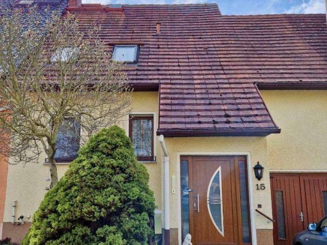 RIESA OT CANITZ * REIHENHAUS mit SONNIGER TERRASSE, GARTEN, KELLER und GARAGE sucht neue Bewohner
