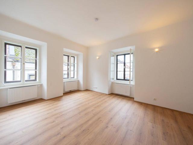 Riesiege Terrasse im Altstadthof, 4 Zimmer Wohnung