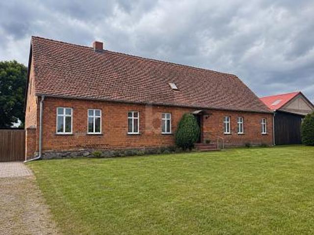 RIESIGES AREAL MIT VIELEN MÖGLICHKEITEN