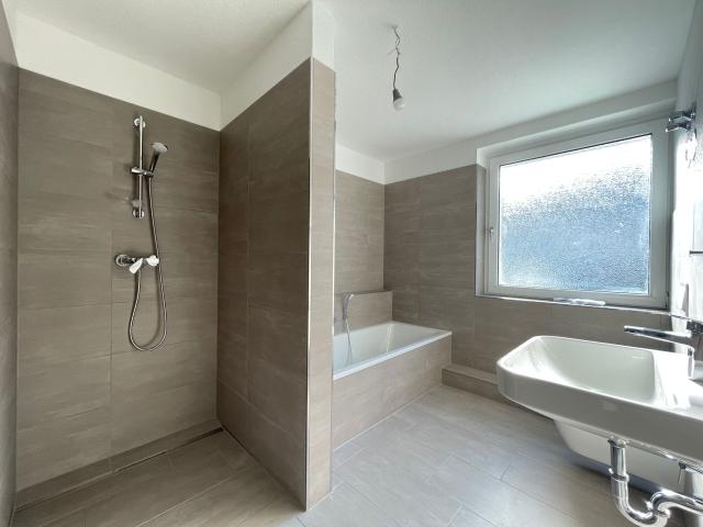 riesiger Balkon*Erstbezug nach Kernsanierung*Dusche+Wanne*frisch gedämmt