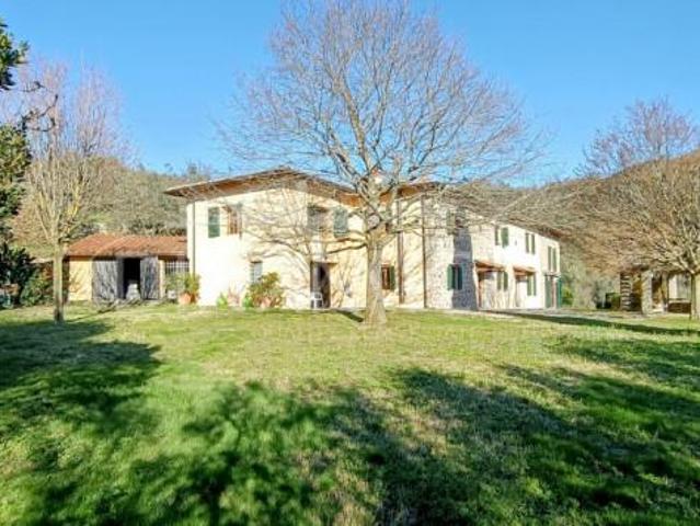 Rif.1003 252C 573m² Vinci
