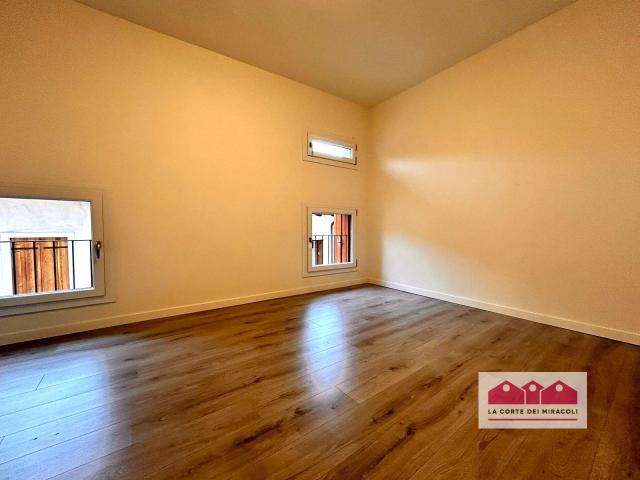 RIF. 1832I BICAMERE RISTRUTTURATO IN CENTRO STORICO