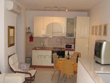 Rif. 20353 Appartamento, Trilocale Affitto a Luni