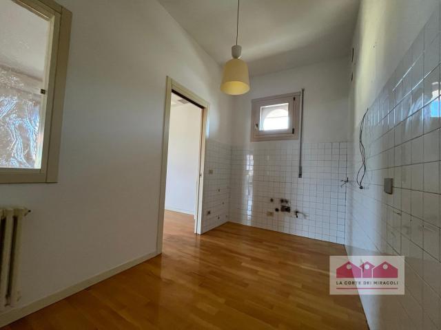 RIF. 2275X SPAZIOSO BICAMERE CON GARAGE