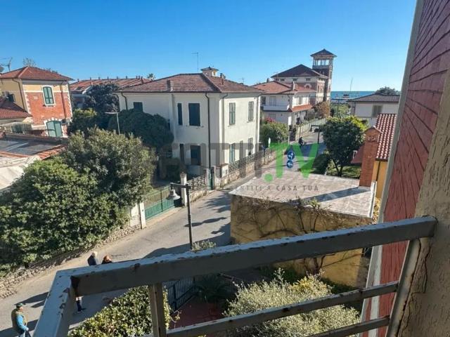 Rif. 24886 Appartamento, Appartamento Affitto a Massa, Marina Massa Centro