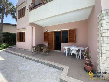 RIF.2897 APPARTAMENTI IN VILLA ARREDATI ALL'ARENELLA CON PISCINA