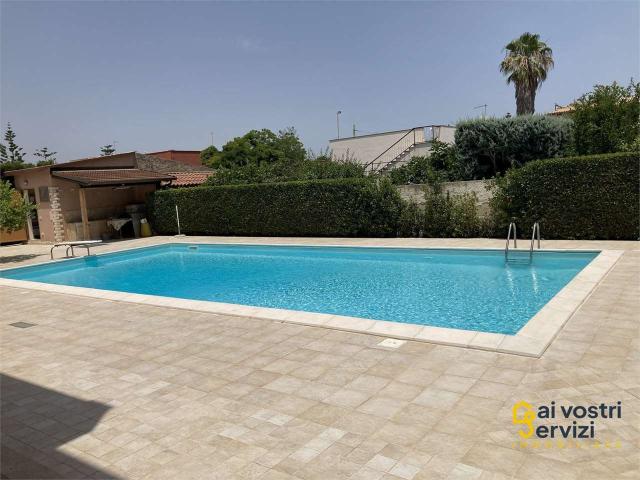 RIF.2897 APPARTAMENTI IN VILLA ARREDATI ALL'ARENELLA CON PISCINA