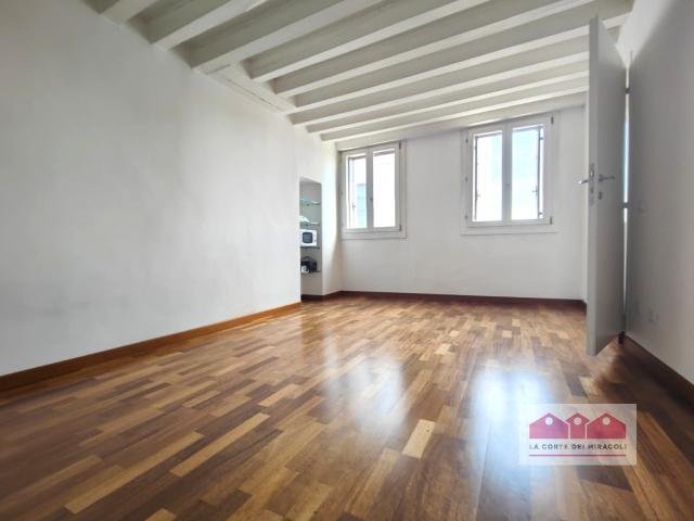 RIF. 310XB AFFACINANTE BICAMERE IN CENTRO A VICENZA