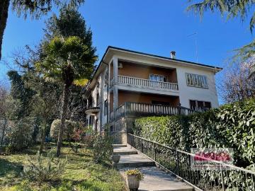 RIF. 576X GENEROSA PORZIONE DI BIFAMILIARE CON GIARDINO E GARAGE