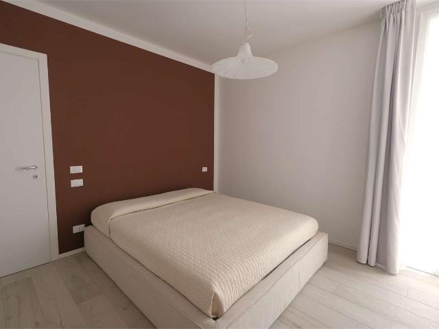 RIF. 9064 MODERNO 3 CAMERE 5 POSTI PIAZZA AURORA 01.08 08.08
