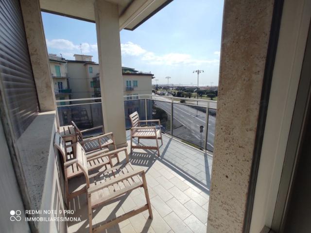 Rif. A3 IT046033C2FHTBGJVG Viareggio affitto estivo fronte mare con garage