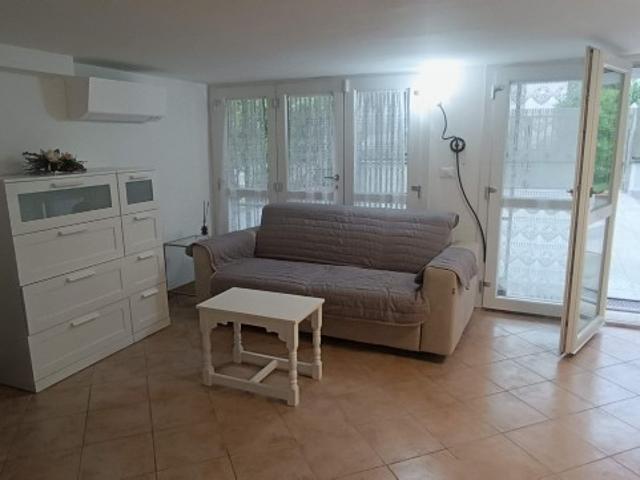 Rif. AC69 Viareggio loc. citta' giardino monolocale affitto estivo