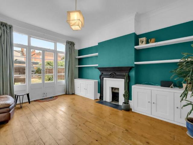 Riffel Road, Willesden Green, NW2 2 bed apartment to rent £2,166 pcm £500 pw