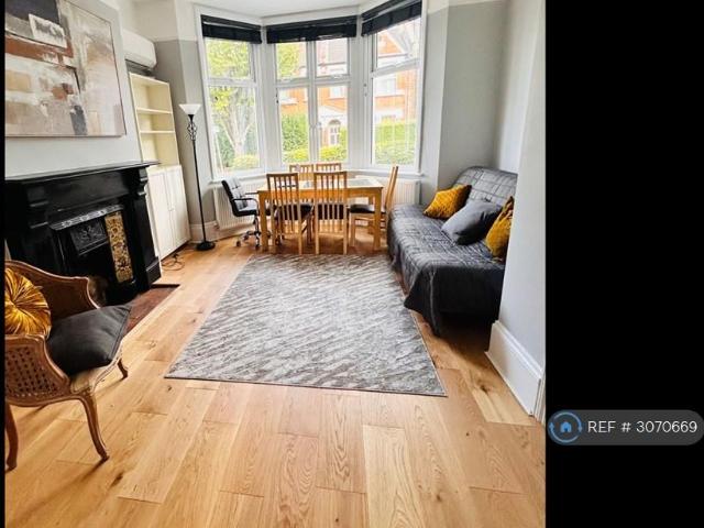 Riffel Road, London, NW2 2 bed flat to rent £3,800 pcm £877 pw