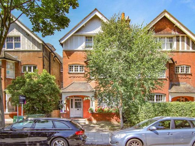 Riggindale Road, London SW16 Studio to rent £1,100 pcm £254 pw
