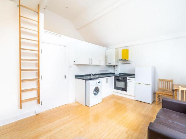 Riggindale Road, Streatham, London, SW16 1 bed flat to rent £1,700 pcm £392 pw