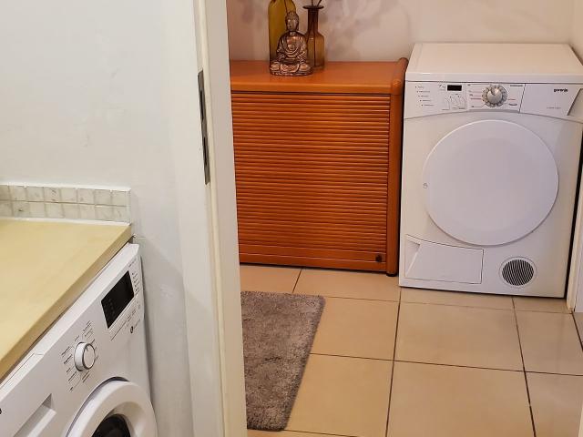Right by the Lake – Fully Furnished Apartment in Duisburg Wedau, Duisburg Amsterdam Apartments for Rent