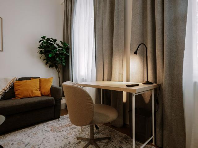 Right by Metro, 1BR, Vienna Charme w/ high ceiling, Vienna Amsterdam Apartments for Rent