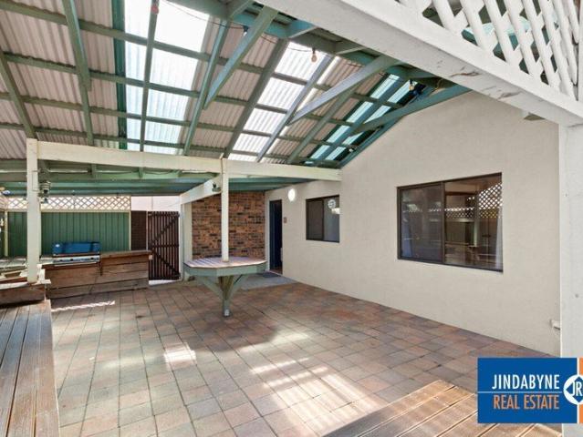 Private Back Yard Right in the Centre of Town!