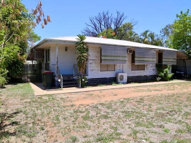 RIGHT IN THE CENTRE OF TOWN! THE ULTIMATE OPPORTUNITY!