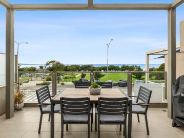 Apartment for sale in Lorne, Surf Coast - Parking