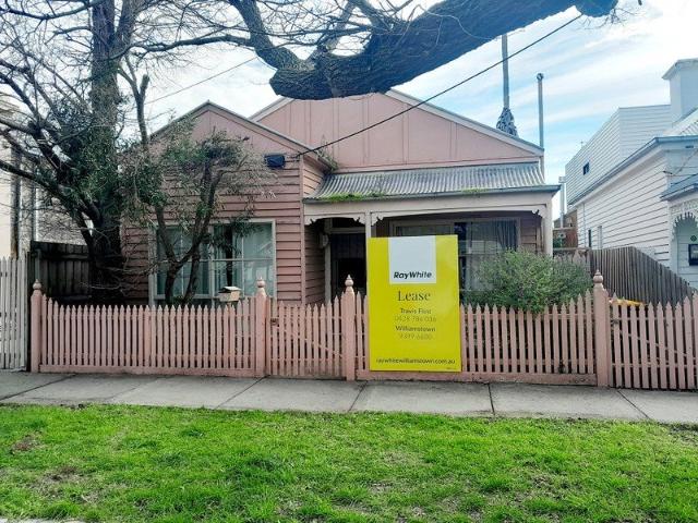 RIGHT IN THE HEART OF WILLIAMSTOWN