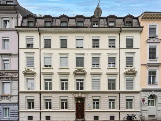 Right in the middle of it all and yet quiet your new home in the heart of Zurich