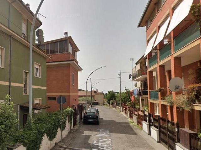Rignano flaminio ampio monolocale arredato
