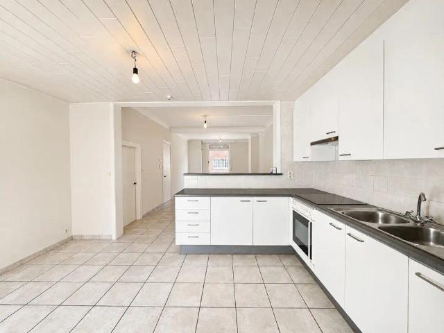 Rijwoning met 3 slaapkamers en tuintje vlakbij centrum Zomergem