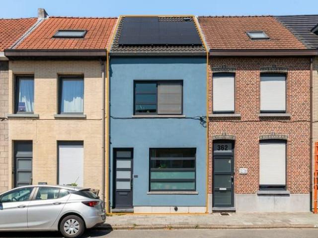 Rijwoning met 3 slpkrs en prachtige tuin