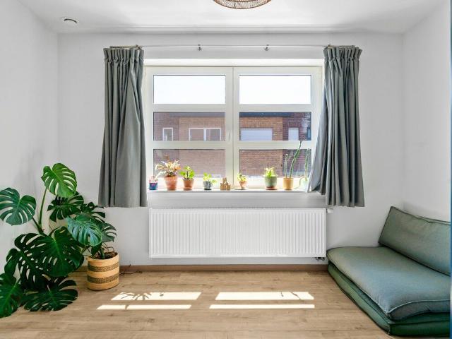 Rijwoning met 3 slpkrs en prachtige tuin