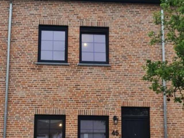Rijwoning nabij centrum Heusden Zolder met 4 slaapkamers