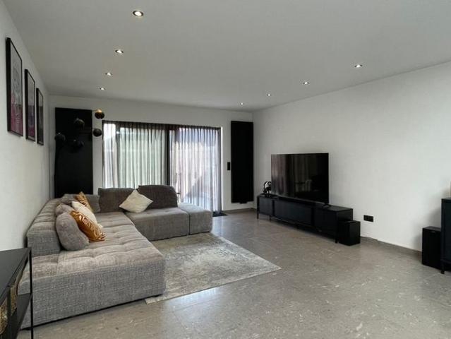 Rijwoning te huur in Lokeren voor € 1.150 met 3 slaapkamers
