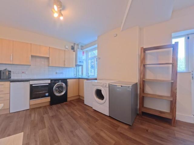 Riley Road, Brighton BN2 4 bed house to rent £2,600 pcm £600 pw